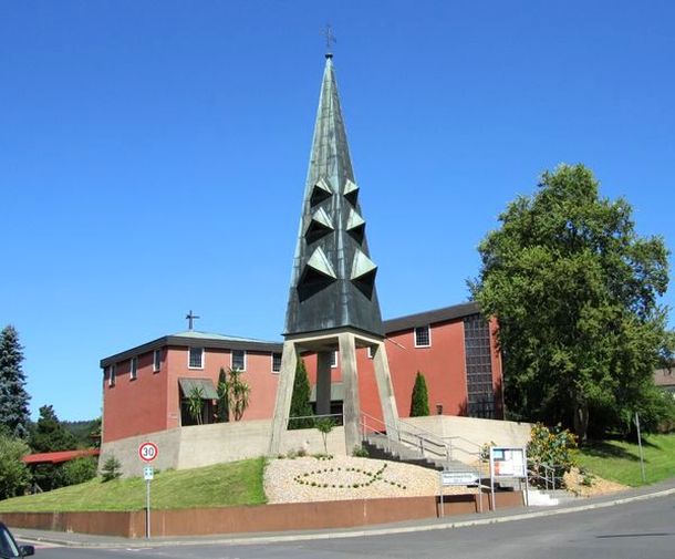 Johanneskirche Neudorf von Süden Johanneskirche Neudorf von Süden