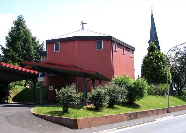 Johanneskirche mit Trauerhalle Johanneskirche mit Trauerhalle