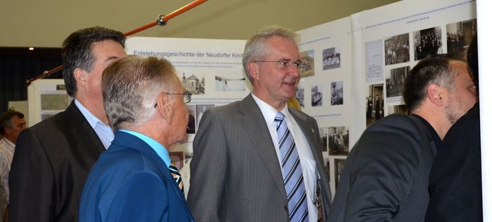 Ehrengäste in der Ausstellung (v.l.: Heinz Kehm, Rainer Krätschmer, Andreas Weiher) Ehrengäste in der Ausstellung (v.l.: Heinz Kehm, Rainer Krätschmer, Andreas Weiher)