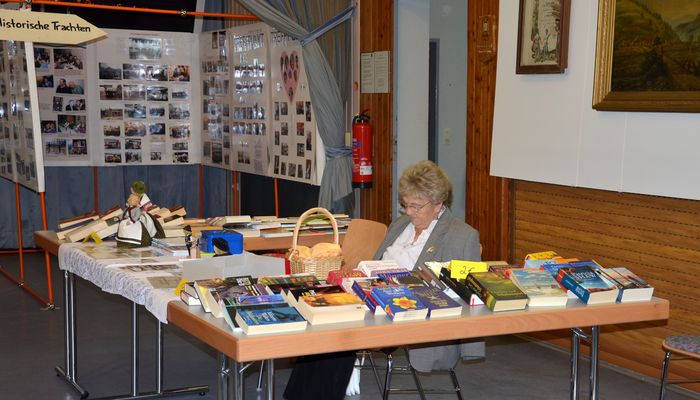 Bücherstand des Treffpunkt Neudorf eV Bücherstand des Treffpunkt Neudorf eV