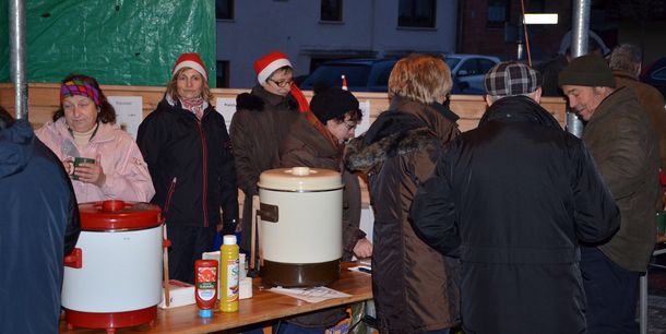Nikolausfeier 2013 auf dem neuen Dorfplatz Nikolausfeier 2013 auf dem neuen Dorfplatz