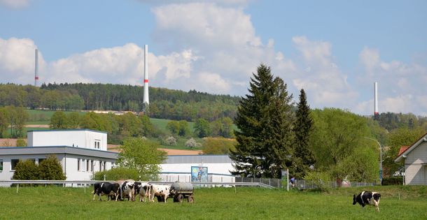 Betontürme der 3 Windräder über Neudorf Betontürme der 3 Windräder über Neudorf
