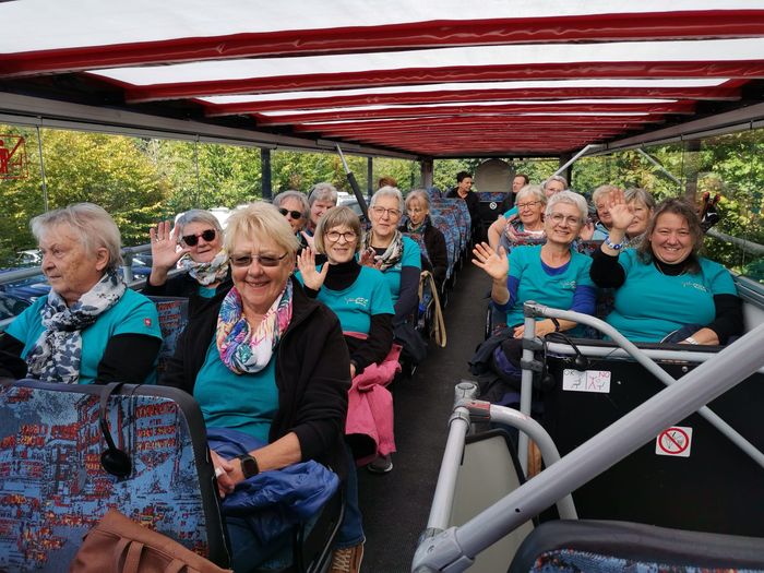 Im Sightseeing-Bus Im Sightseeing-Bus