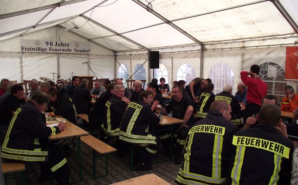 90 Jahre FFW - Festzelt am Samstag 90 Jahre FFW - Festzelt am Samstag