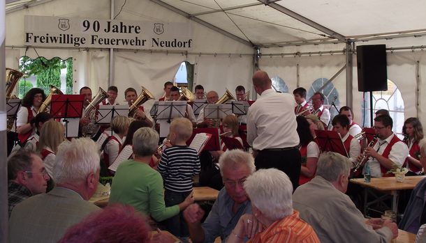 90 Jahre FFW - Festzelt am Sonntag 90 Jahre FFW - Festzelt am Sonntag