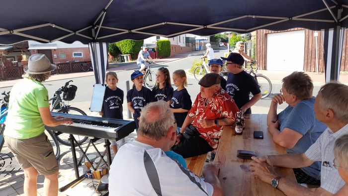 Die Kinzigspatzen singen bei der Öffnung des Heimatmuseums am 27.07.2022 Die Kinzigspatzen singen bei der Öffnung des Heimatmuseums am 27.07.2022