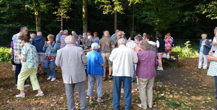 Jagdgenossen beim Frühstück Jagdgenossen beim Frühstück