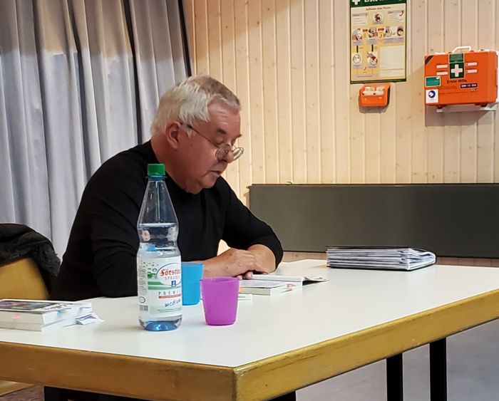 Krimiautor Wolfgang Büttner bei seiner Lesung am 31.05.2024