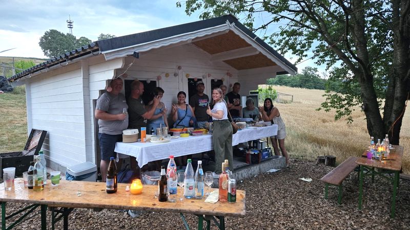 Die neue Hütte  -  nach dem Regenguss Die neue Hütte  -  nach dem Regenguss