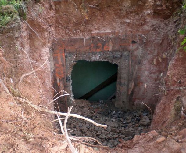 Fensterdurchbruch am Hochbehälter Fensterdurchbruch am Hochbehälter