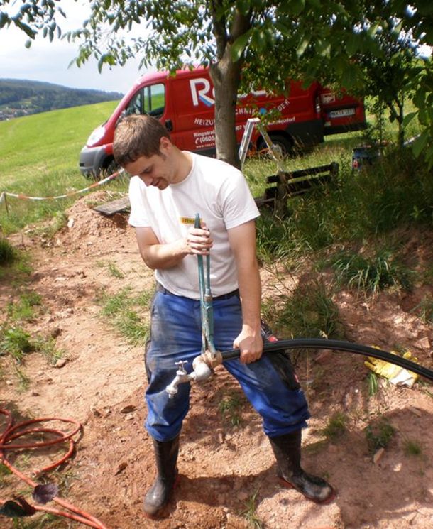 Herstellung des Wasseranschlusses am Hochbehälter Herstellung des Wasseranschlusses am Hochbehälter