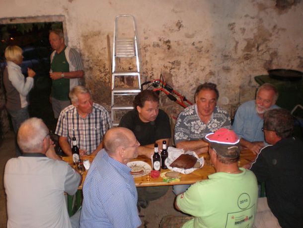 Kleines Fest nach der Arbeit Kleines Fest nach der Arbeit